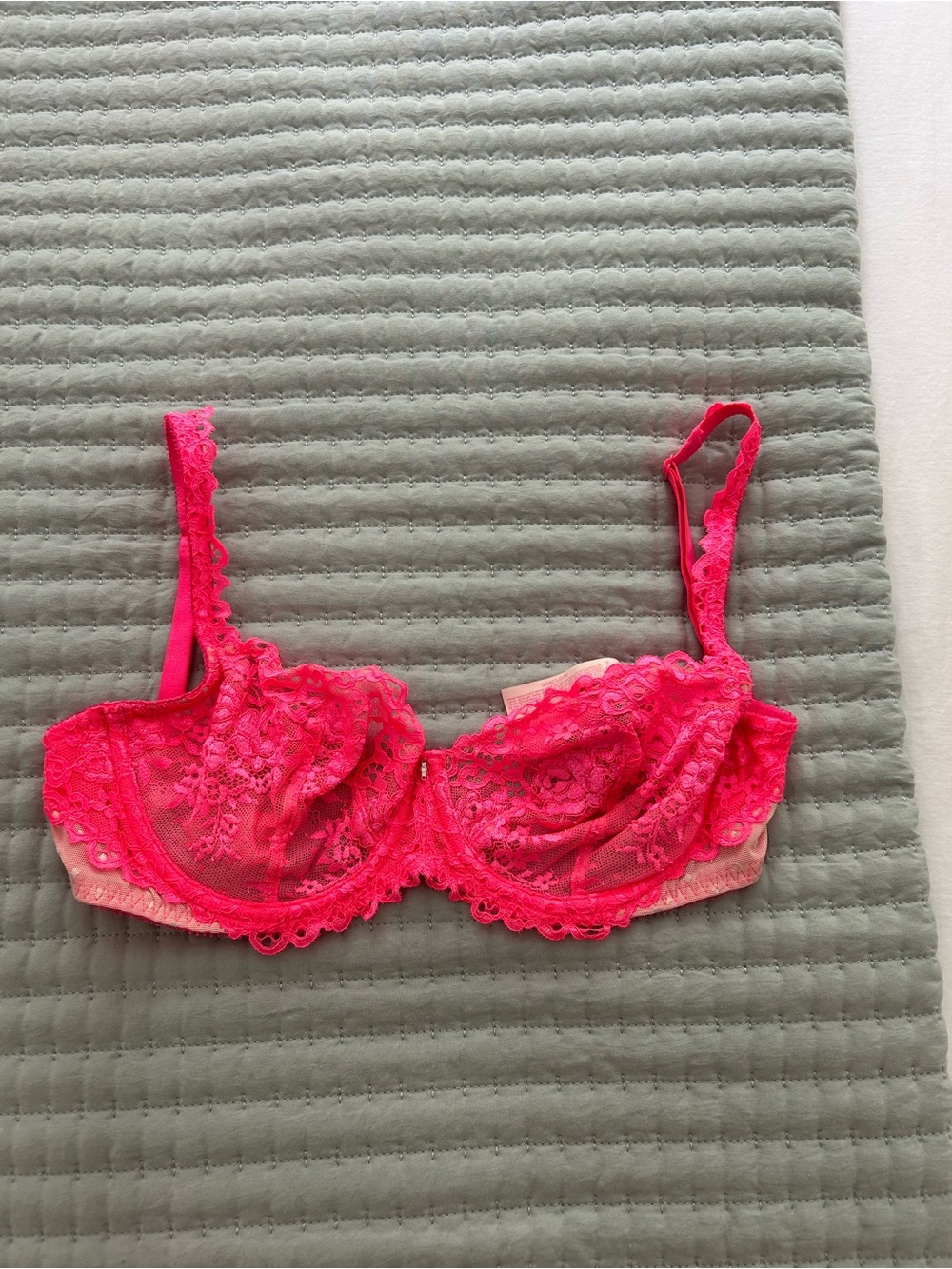 Victorias Secret 32DD Hot Pink Lace Underwire Bra - Women Intimates